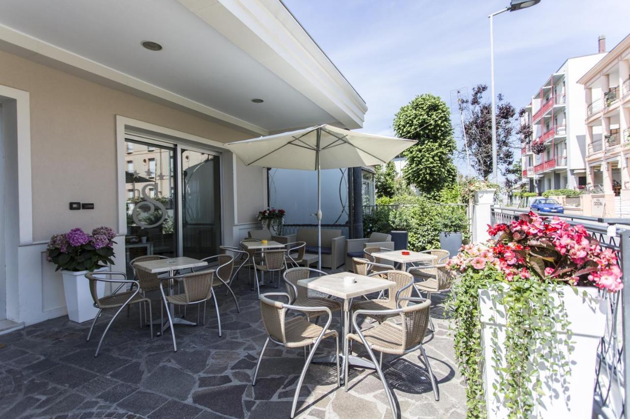 Hotel Savana Rimini Exterior foto